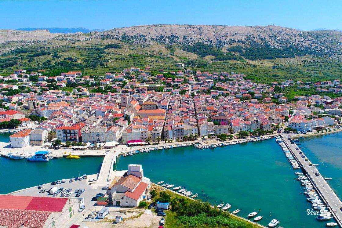 Hrvatska: Otac bacio četvero maloljetne djece s kuće na Pagu